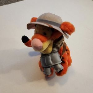 Walt Disney world land Safari explorer Tigger plush 10" with hat and binoculars